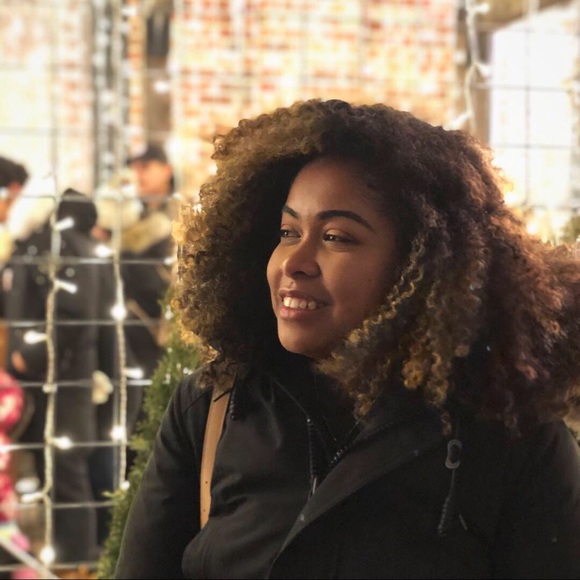 Meet your Posher, Yvonne - Picture 1 of 1